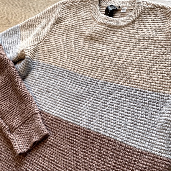 Motion Ribbed Chunky Knit Sweater - Picture 2 of 7